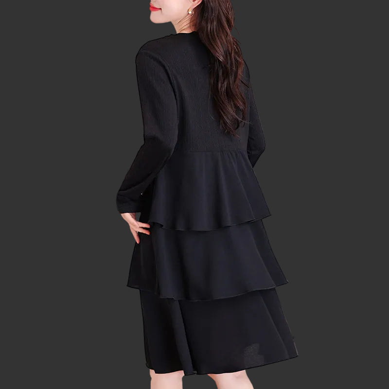 黒のティアードワンピース着用横・後ろ姿